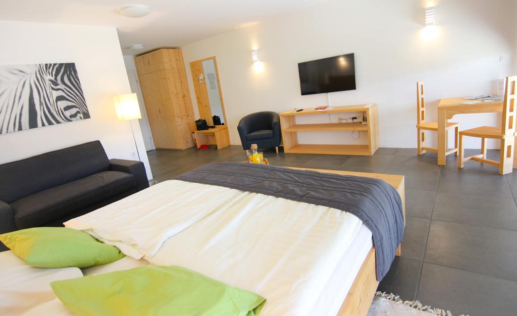 Eco Boutique Hotel Ams Beagle Μπλεντ Εξωτερικό φωτογραφία
